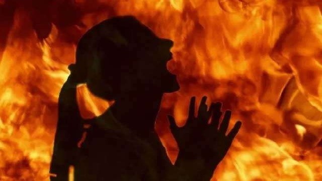 man sets wife on fire in berhampur