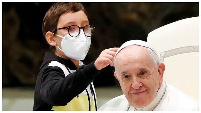 boy tries to steal pope's cap