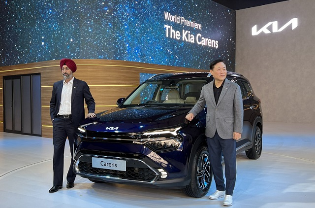 Kia Carens unveiled