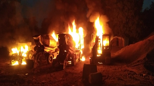 Maoists torch vehicles in Odisha