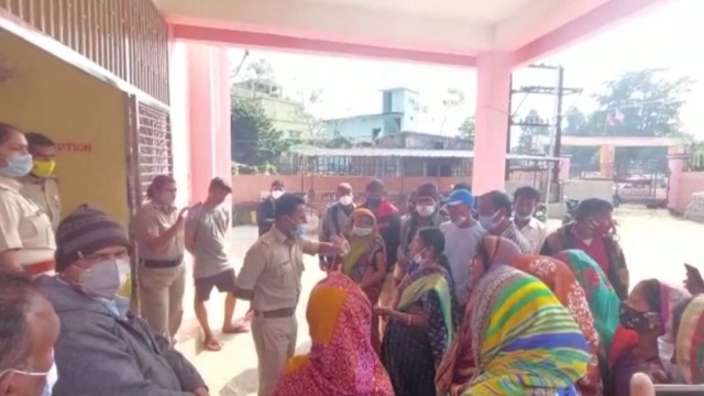 Family members gherao Police station