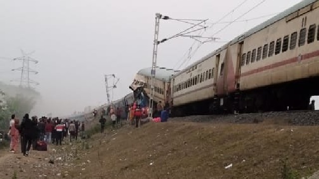 Guwahati Bikaner Express derails