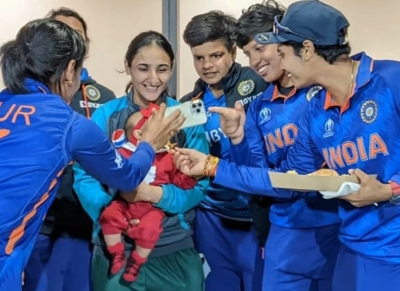 Indian women's team shares a heart-warming moment with Pakistan skipper Maroof's baby girl