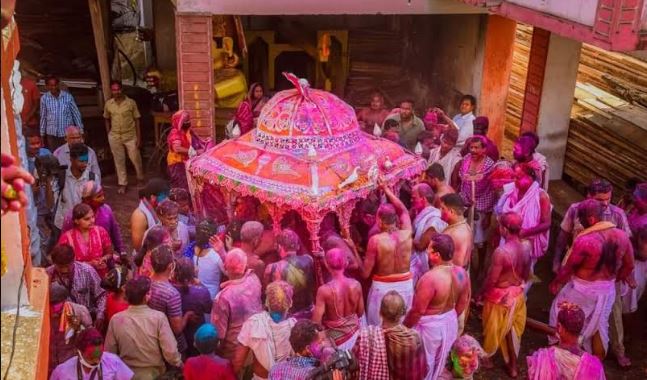 Holi 2022 observed in famous Lord Jagannath temple in Puri: Photos
