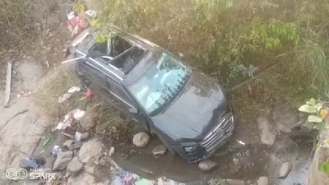 car falls into gorge in Odisha