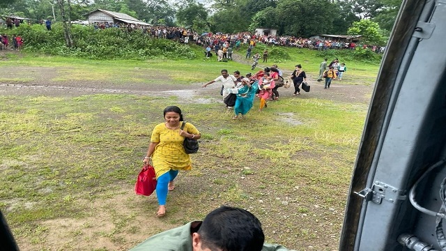 Indian Air Force airlift passengers from stranded train in Assam