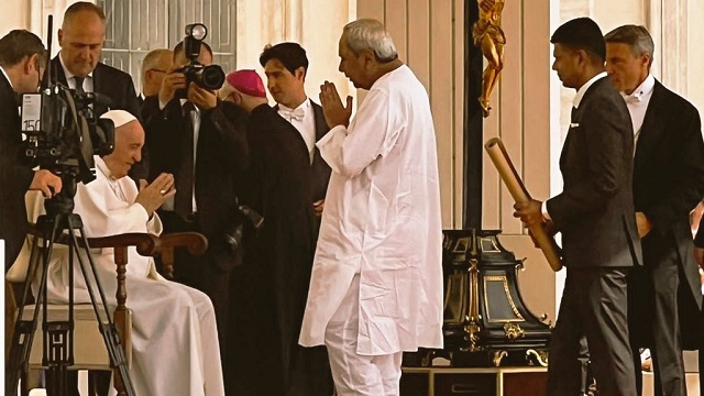 Naveen Patnaik meets Pope Francis