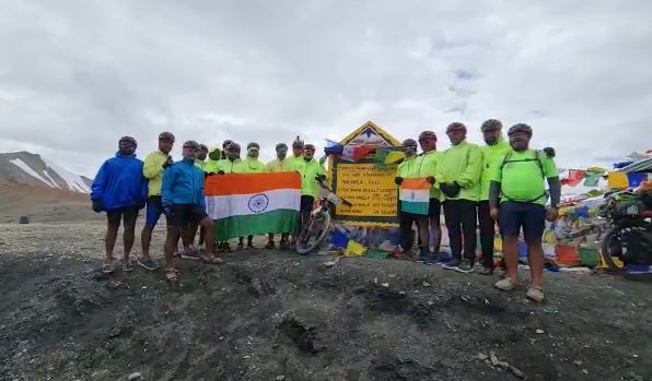 Bhubaneswar Cycling and Adventure Club unfurls National flag at Tanglang La in Himalayas