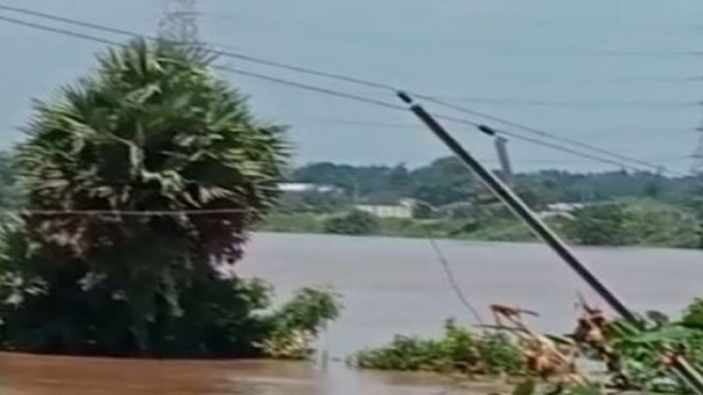 jalaka river crosses danger mark
