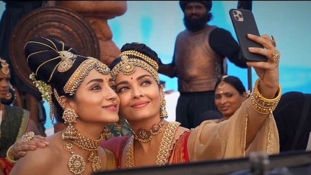 Trisha Krishnan poses with Aishwarya on 'Ponniyin Selvan' set