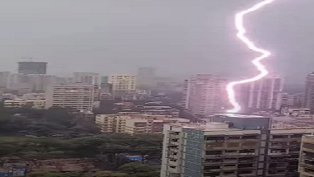 lightning strike in Mumbai