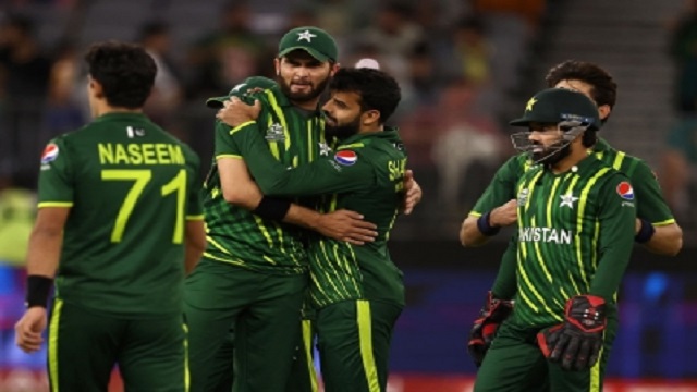 T20 World Cup: Wasim Jr, Shadab help Pakistan restrict Zimbabwe to 130/8