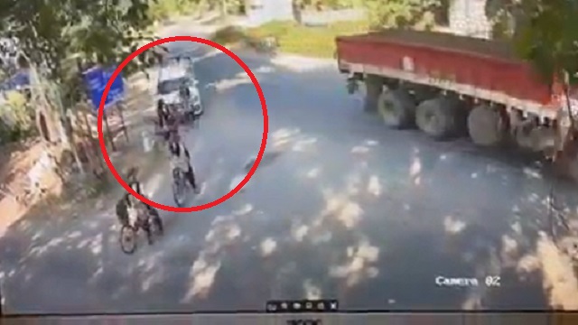 Speeding car hit students in Odisha