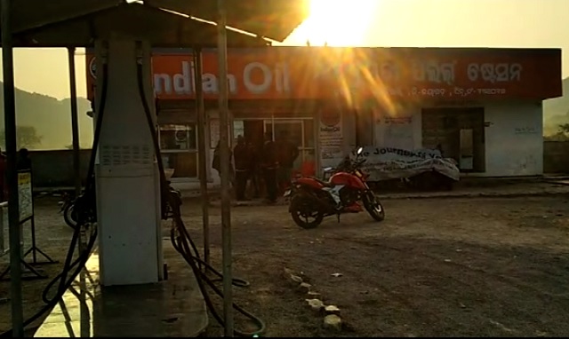 bomb attack on petrol pump in nayagarh