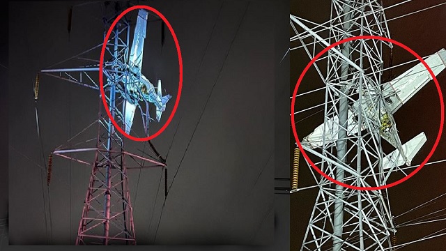 plane crashes into electricity pole