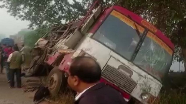 6 killed in up bus accident