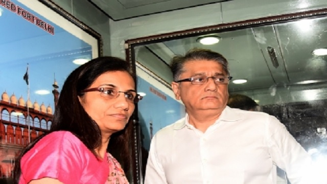 Chanda & Deepak Kochhar in court