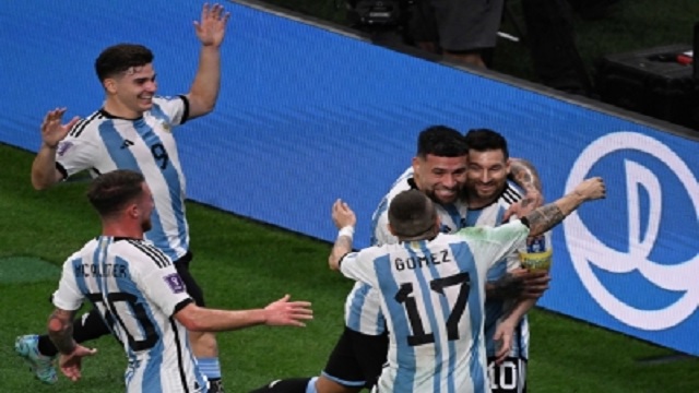 Messi Alvarez score as Argentina