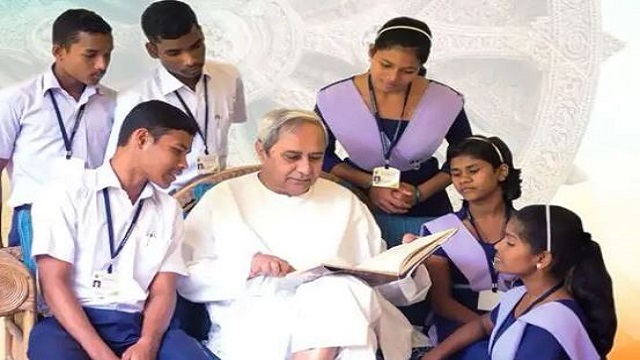 Naveen Patnaik with students