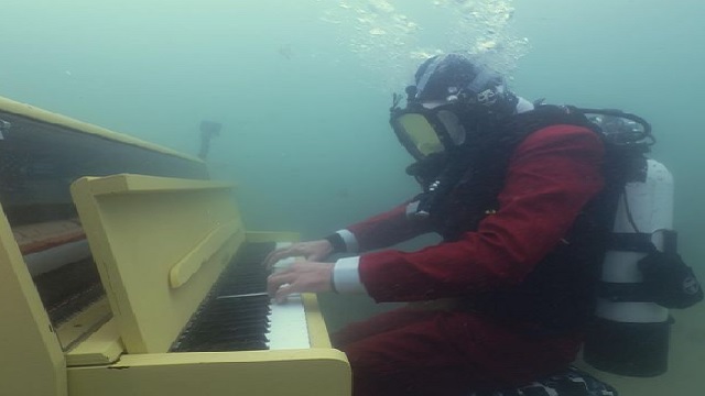 piano underwater