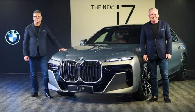 BMW launches 2023 BMW 7 series along with i7 electric in India