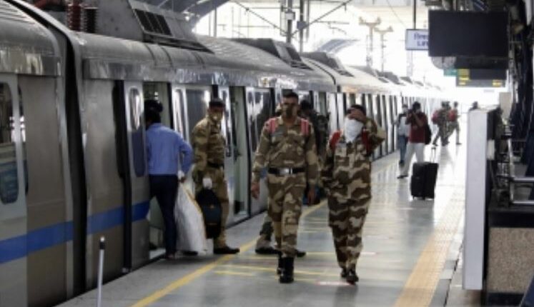CISF man saves Delhi Metro woman passenger
