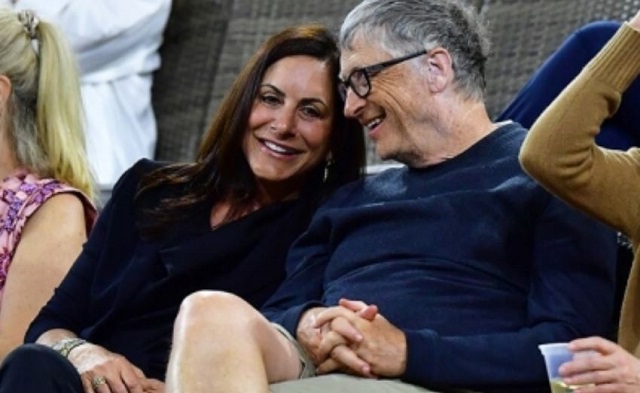 Bill Gates dates Paula Hurd