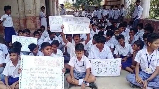 school students protest in cuttack