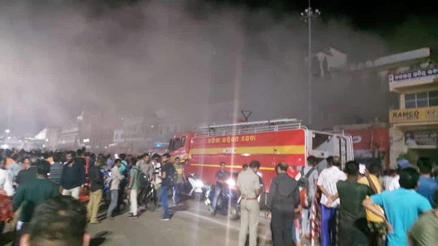 Massive fire breaks out at shopping mall in Puri