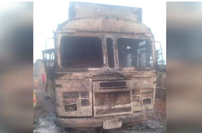 Malkangiri: Maoists torch two vehicles