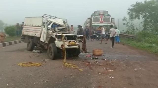 pick-up van rams into a truck in Jajpur