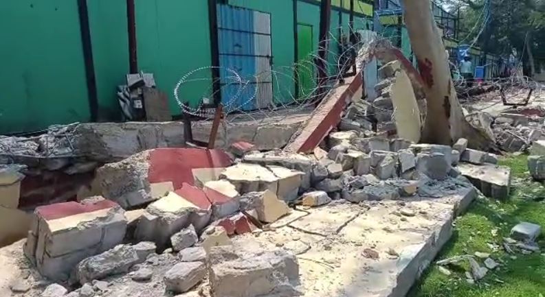 wall of rd university collapses