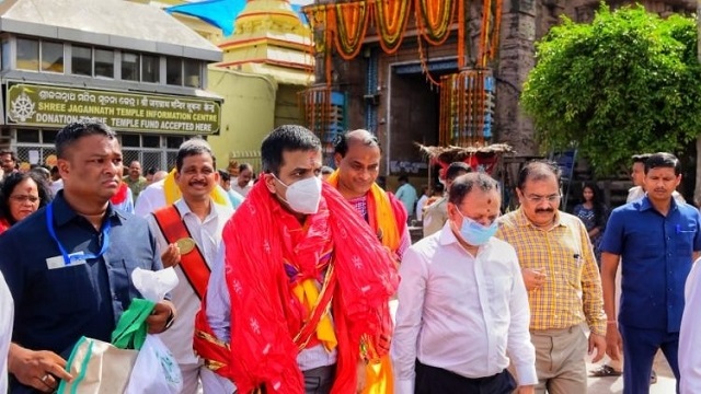 CJI Chandrachud visits Puri Jagannath temple