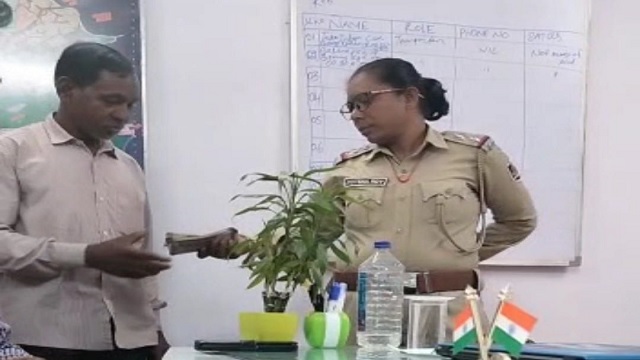 Odisha woman police SI suspended