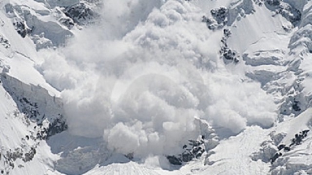 10 killed in pakistan avalanche