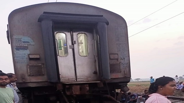 train engine detachs from coaches in odisha