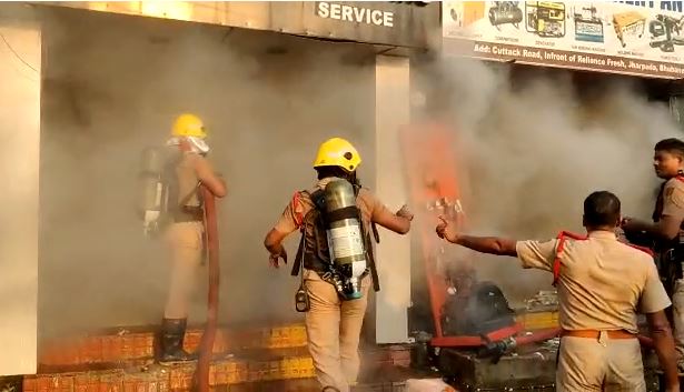 Fire breaks out at shop in Bomikhal of Bhubaneswar