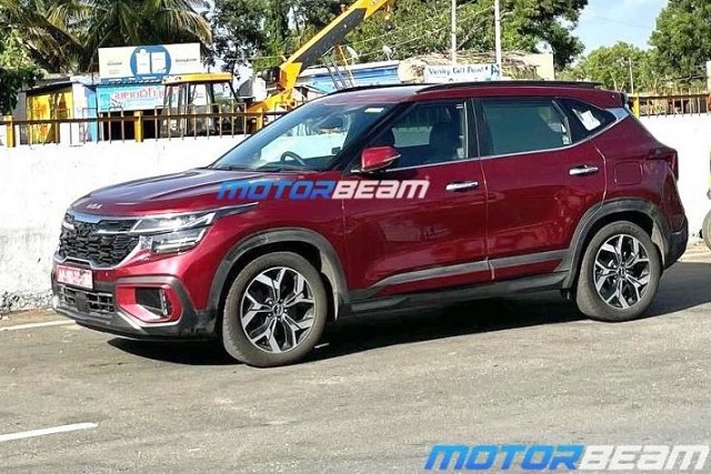 Facelifted Kia Seltos spotted
