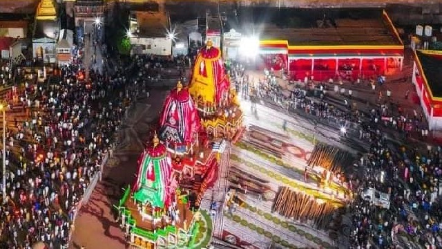 chariots reach Singhadwar