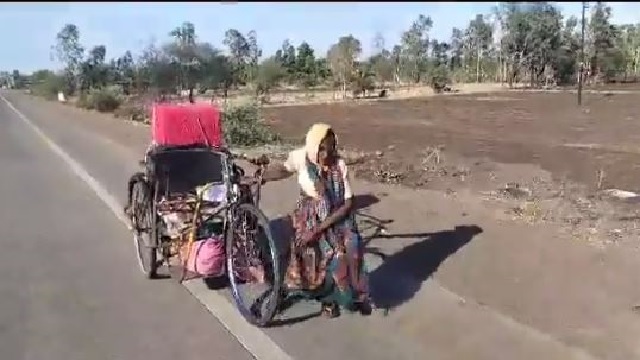 MP old woman travels 170 km with tricycle
