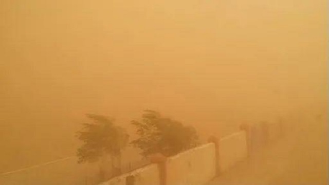 Sandstorms in Iran send over 800 people to hospitals