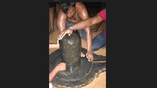 Shiva Linga found from Puri sea beach