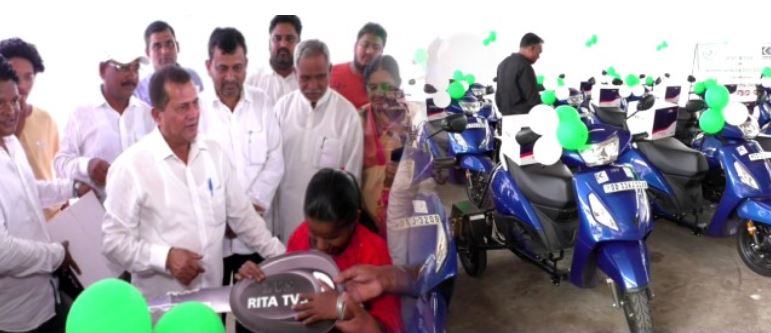 Achyuta Samanta distributes tri-scooters