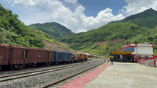 train carrying essentials reaches manipur