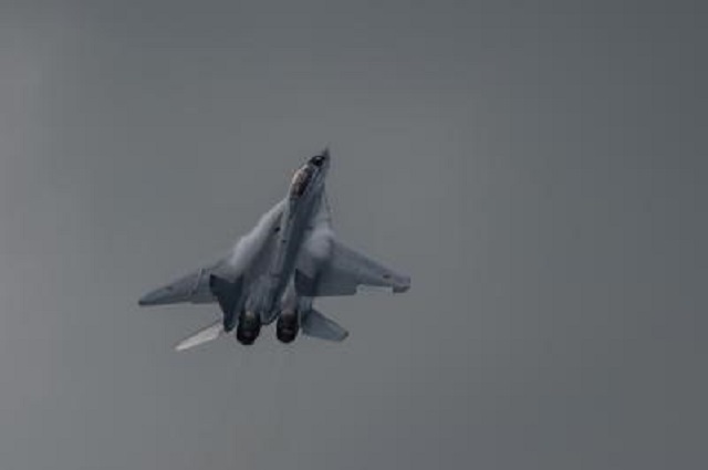 Fighter jet crashes at US air show