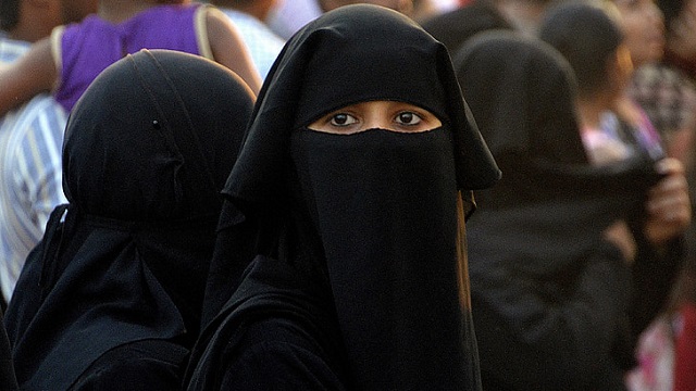 France bans muslim dress in school
