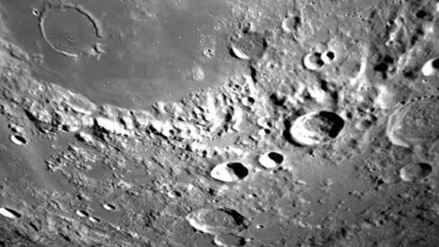 Shrinking Moon Artemis mission