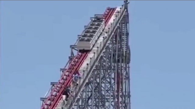 Rollcoaster stopped mid air