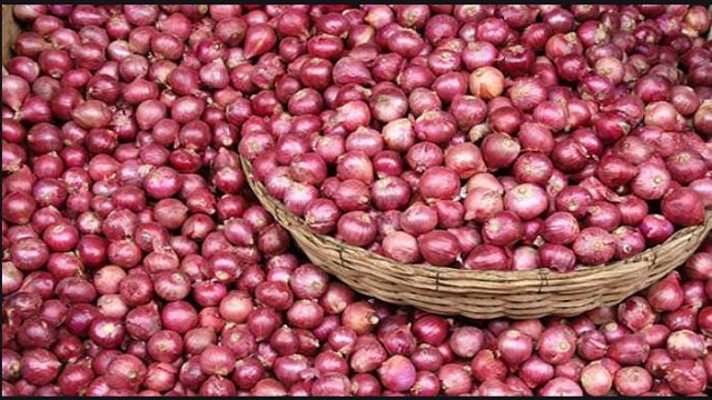 NAFED sells onions in Bhubaneswar