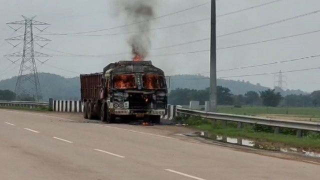 truck catches fire in rourkela